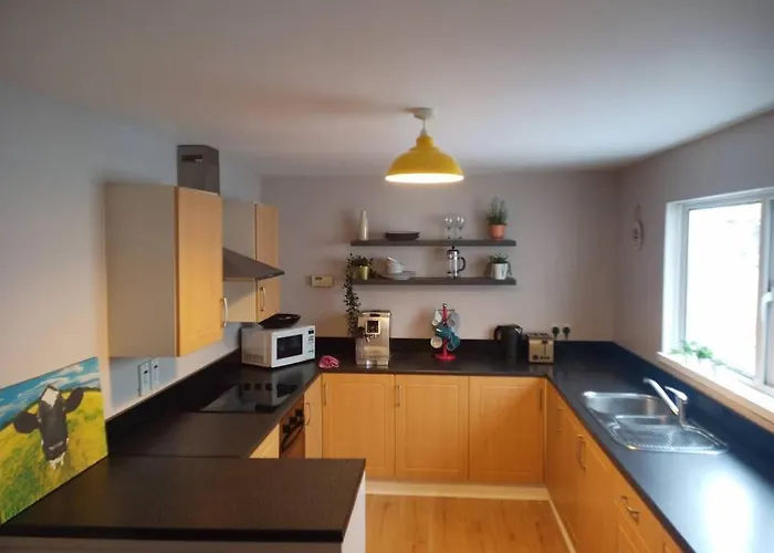 Argyle House, 10 Minute Walk From City Centre