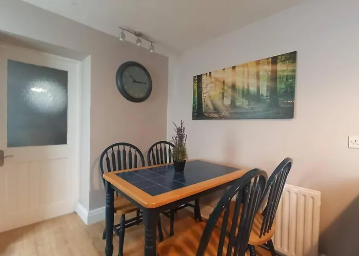 Argyle House, 10 Minute Walk From City Centre